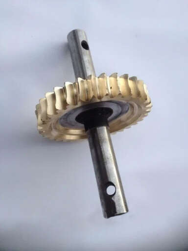 Изображение для Шестерня/вал с шестерней редуктора МК Тарпан (32 зуба)