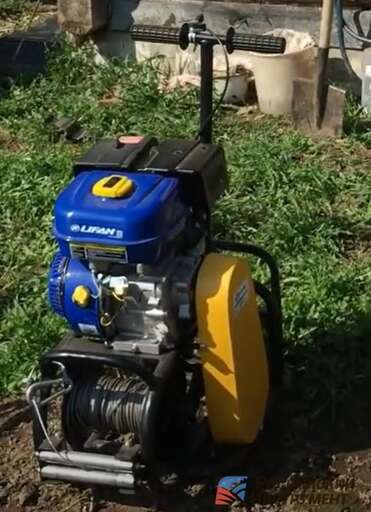 Изображение для Мотолебедка Ижтехмаш  МЛ-1М Бычок (6.5 лс, ножная, набор навесного оборудования (плуг,окучник)