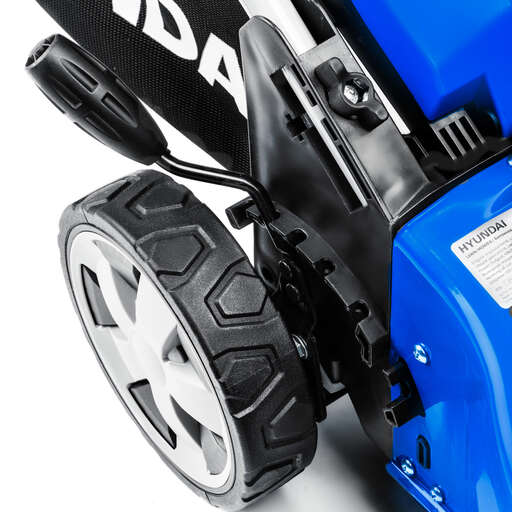 Изображение для Бензиновая газонокосилка Hyundai L 4220 (несамоходная, 2.8 лс)